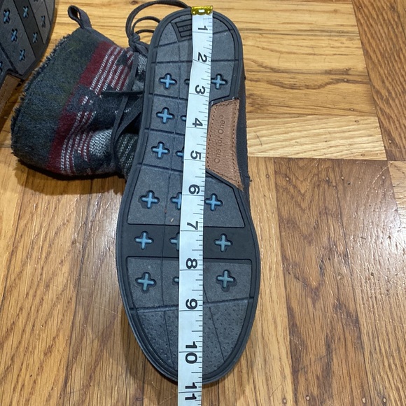 TOMS Southwest Moccasin Boots - Picture 10 of 10